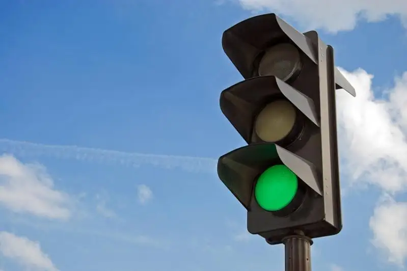 93 «умных» светофора заработали в Алматы