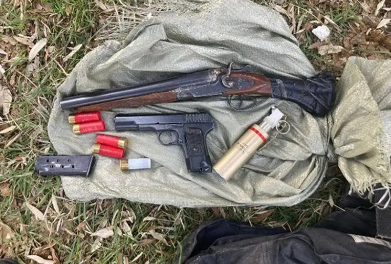 الماتى وبلىسىندا ۇيشىكتەن قارۋ-جاراق تابىلدى