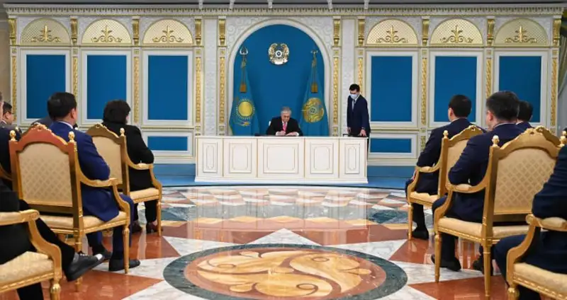 Президент Казахстана публично подписал шесть законов