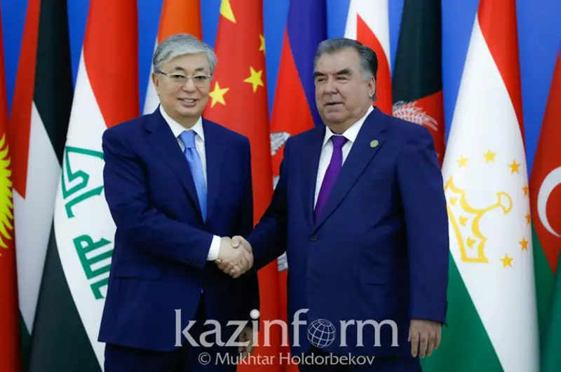 Касым-Жомарт Токаев встретил Президента Таджикистана Эмомали Рахмона