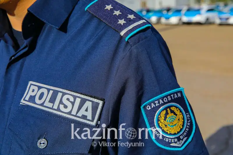 哈萨克斯坦警方全面换装新式警服