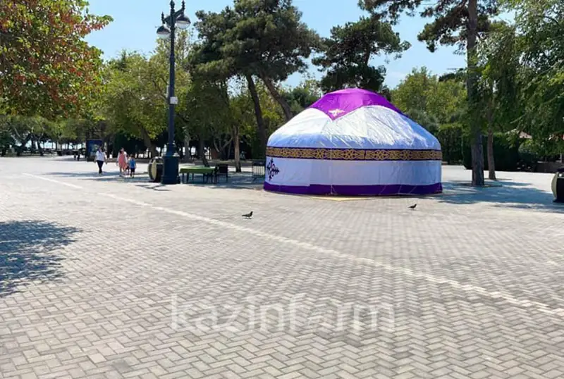 Бокудаги Приморский хиёбонида қозоқ ўтови ўрнатилди