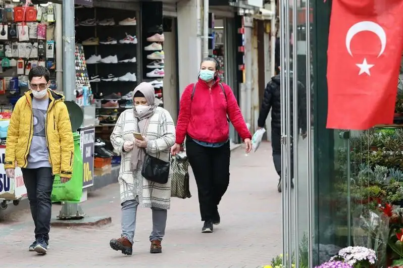 Туркия тиббий ниқоб тақишни бекор қилди