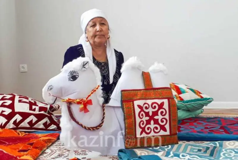 تەلەفونعا تەلمىرگەن بالانى ۇلتتىق ونەرگە قىزىقتىرۋ كەرەك - شەبەر