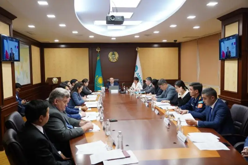 哈法政府间委员会联合主席进行会晤