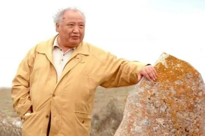 مەملەكەتتىك ءتىلدى قورعاي الماۋ - مەملەكەتتىك شەكارانى قورعاي الماۋمەن تەڭ - ءابىش كەكىلباي ۇلى