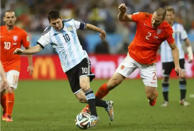 قاتار-2022: نيدەرلاند قۇراماسىن جولدان تايدىرعان ارگەنتينا جارتىلاي فينالعا شىقتى
