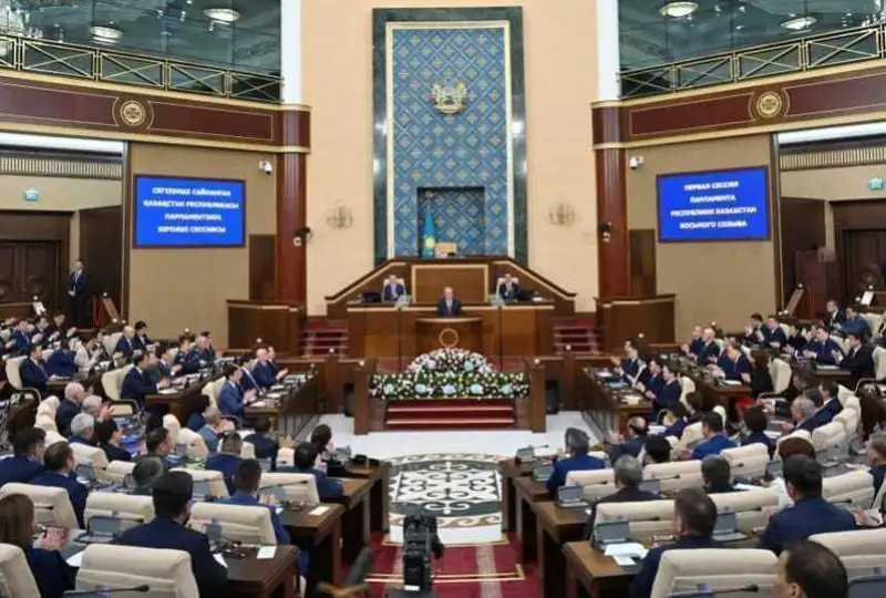 ماجىلىسكە كوزقاراسى ءارتۇرلى ساياسي ۇستانىمداعى كۇشتەر كەلدى - پرەزيدەنت