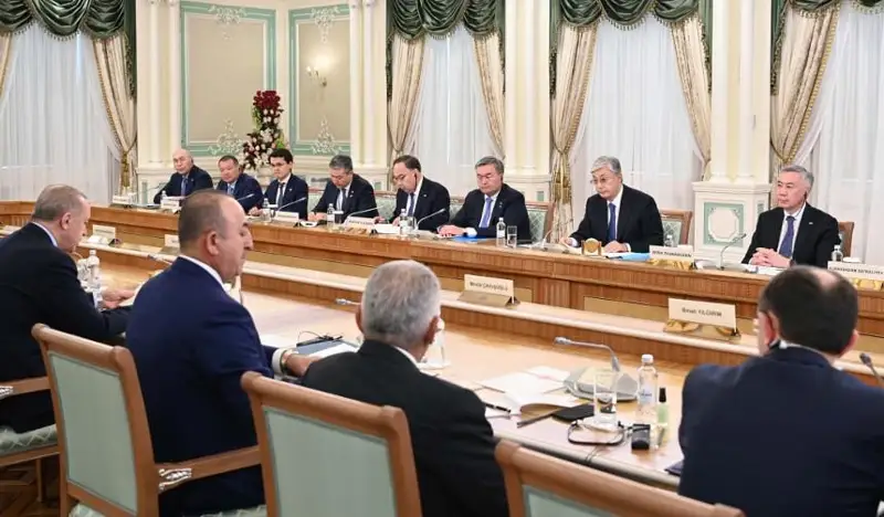 Qazaqstan men Túrkııa Transkaspıı arqyly tasymaldy ulǵaıtýǵa múddeli