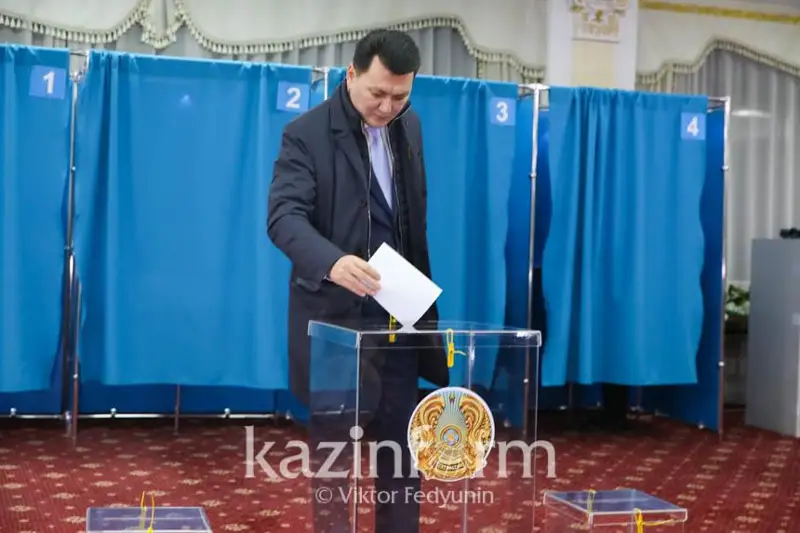 Государственный советник РК проголосовал на выборах
