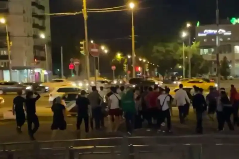 Москвада Марказий осиёлик мигрантлар  оммавий муштлашдилар