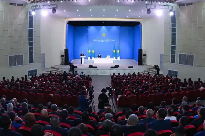 托卡耶夫总统会见阿特劳州公民代表并发表讲话