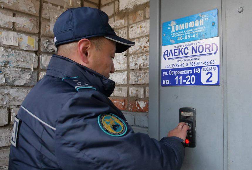 Участковые проверяют квартиры