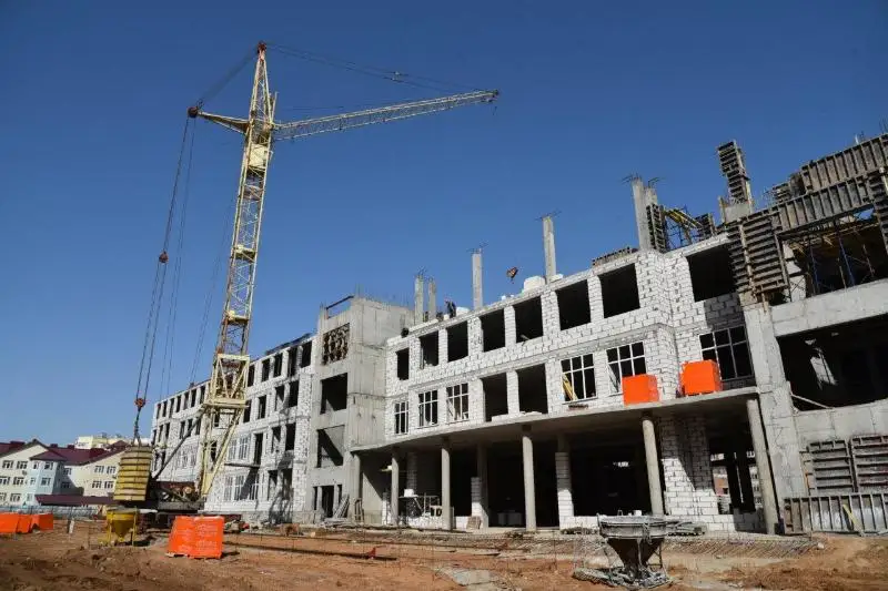 Строительство шести школ ведут в ЗКО