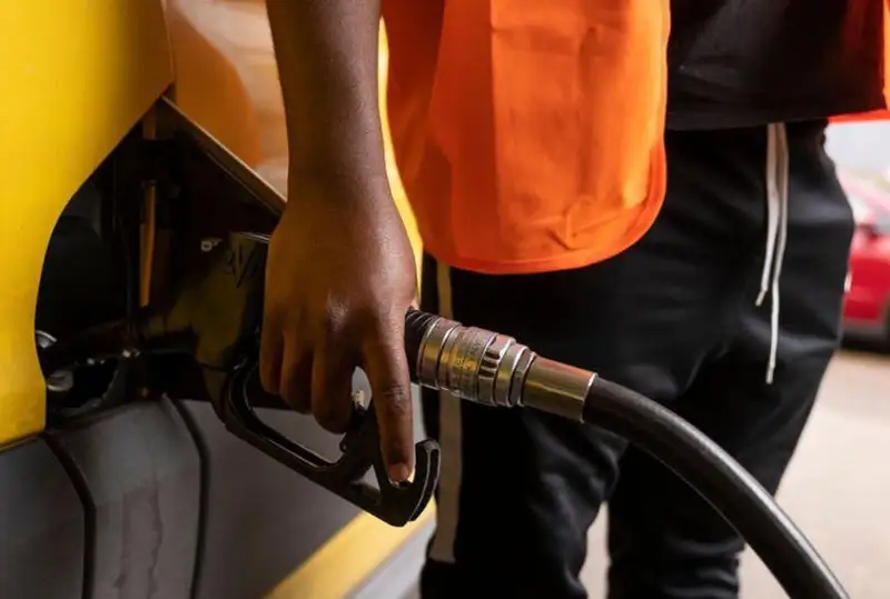 Буюк Британияда автомобил ёқилғиси нархлари янги рекордларни ўрнатди