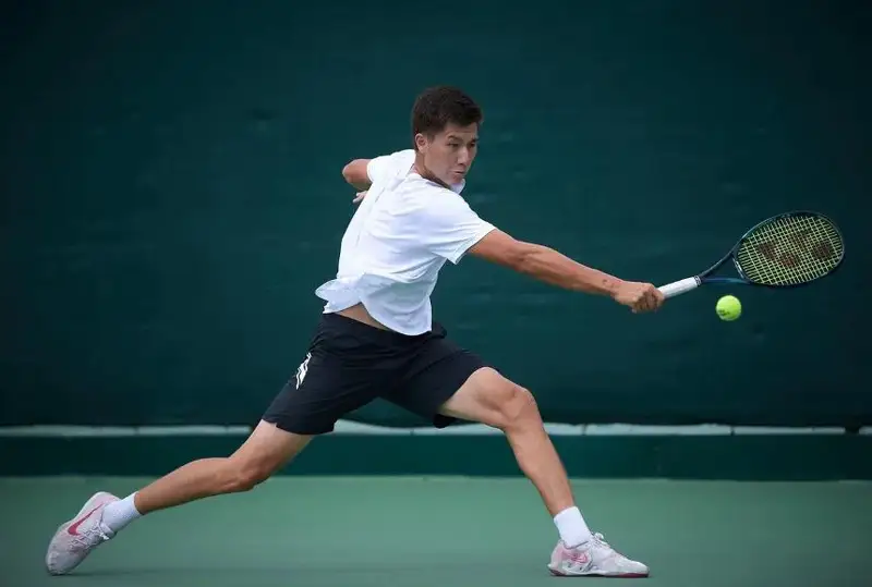 قازاقستاندىق تەننيسشىلەر پرەزيدەنت كۋبوگىنىڭ ەكىنشى اينالىمىنا شىقتى