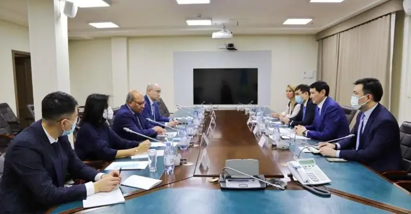 财政部长会见最高改革委员会副主席