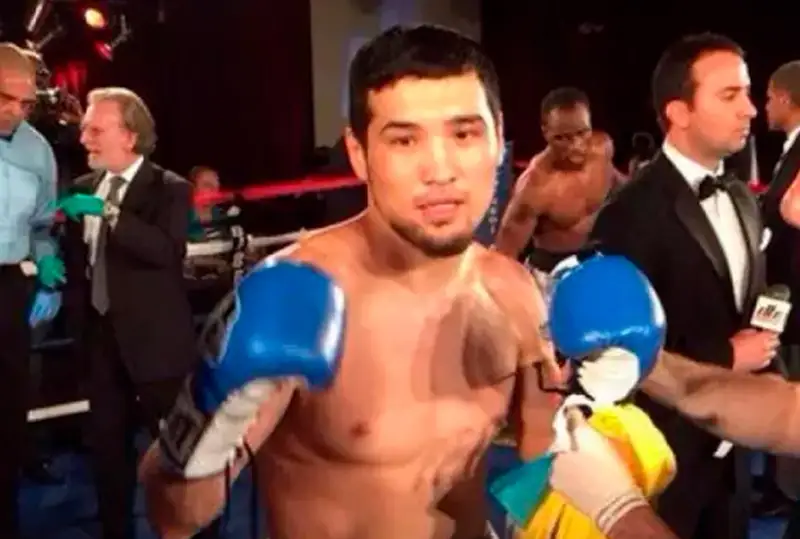 داۋرەن ەلەۋسىنوۆ نيۋ- يوركتەگى بوكس كەشىندە جەڭىلىپ قالدى