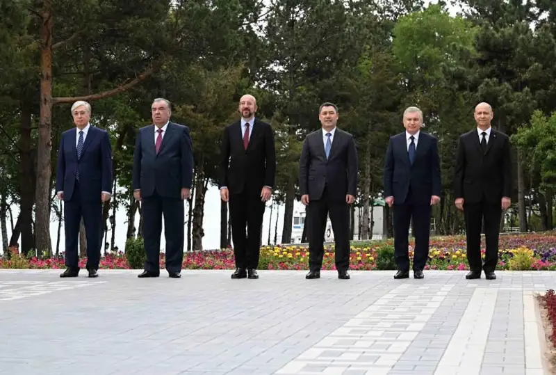 Марказий Осиё давлатлари раҳбарлари ва Европа Кенгаши Президенти қўшма коммюнике қабул қилди