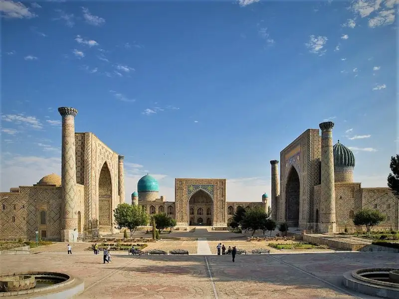 وزبەكستاندا ساياحاتشى شىعىنى وتەلەدى