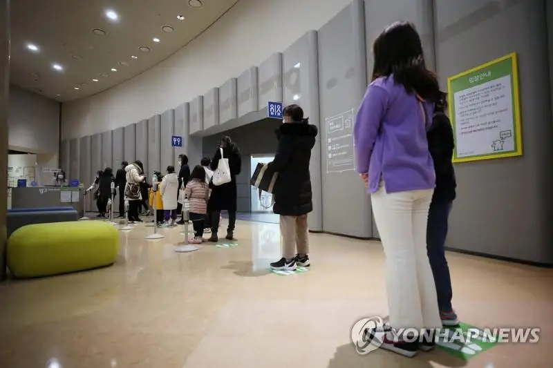 Жанубий Корея қатъий ижтимоий масофавий режимни узайтирди