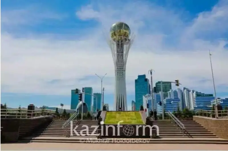 بايتەرەك مونۋمەنتى تۋبەركۋلەزگە قارسى كۇرەس كۇنىنە وراي قىزىل تۇسكە بولەنەدى