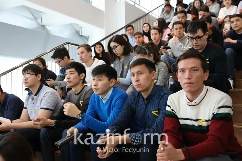 总统介绍国家对青年提供的支持措施