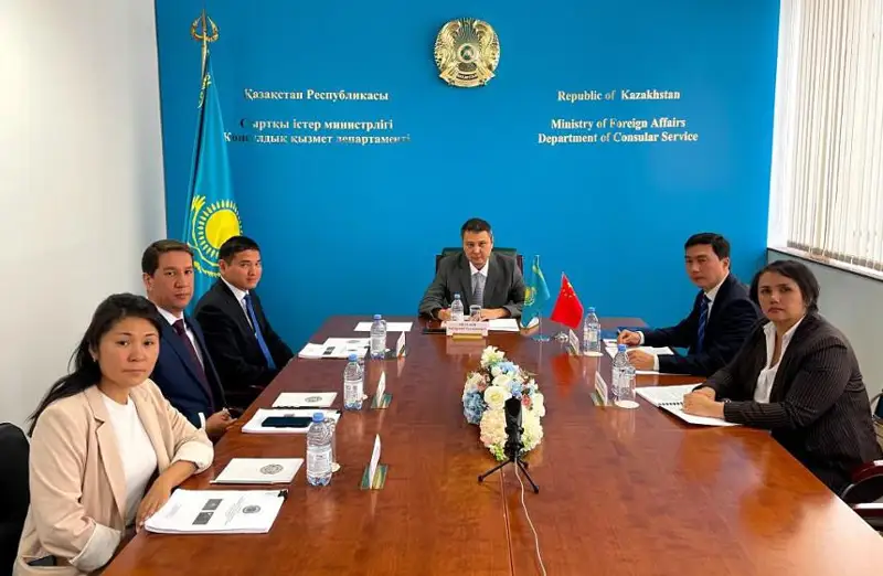 قىتايدا وقيتىن قازاقستاندىقتارعا ۆيزا بەرۋدى قايتا باستاۋدى تەزدەتۋ ۇسىنىلدى