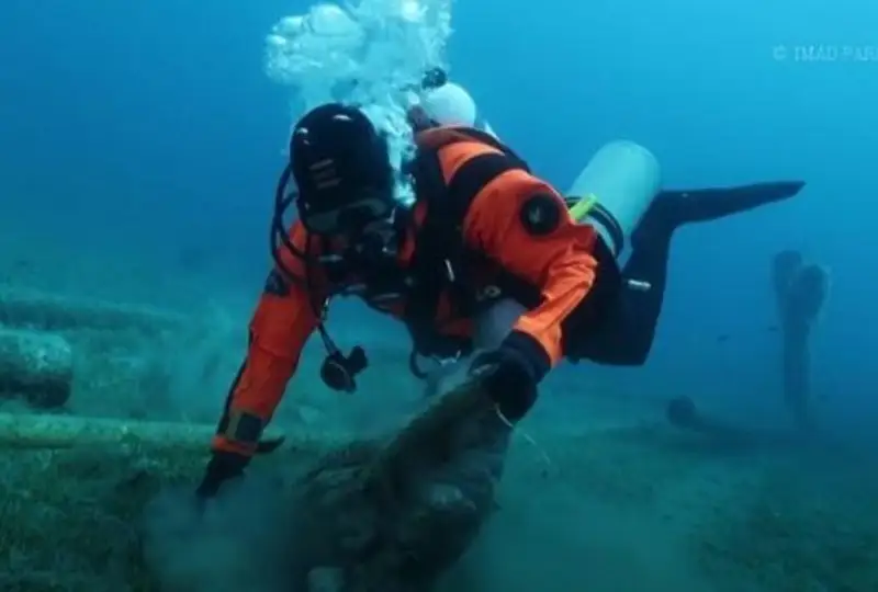 Грецияда денгиз тубидан 23 тоннадан ортиқ чиқинди чиқарилди