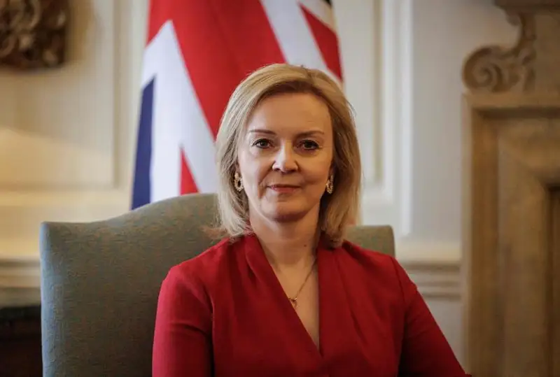 Британия Бош вазири истеъфога чиқишдан бош тортди