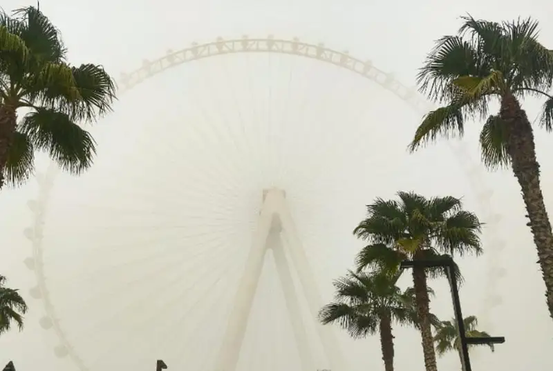 Дубайда чанг бўрони туфайли самолётлар маҳаллий аэропортга қўна олмади