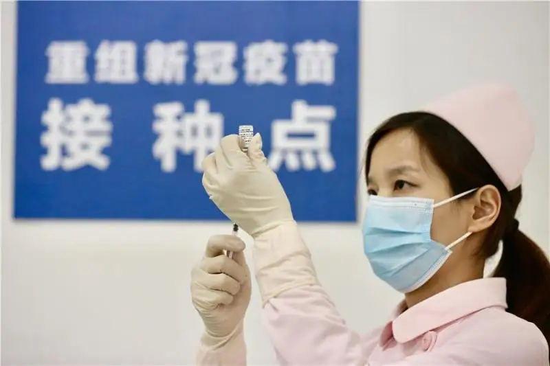 中国完成新冠病毒疫苗全程接种人数超10亿