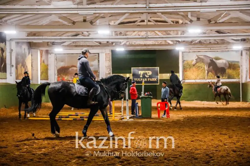 ورالدا 80 گە جۋىق بالا ات سپورتىمەن اينالىسىپ ءجۇر