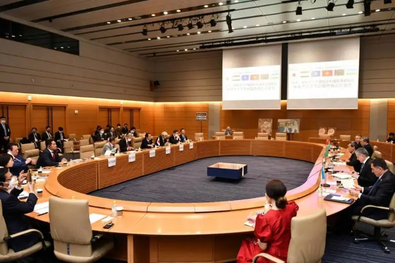 哈外长访问日本 出席中亚五国-日本外长对话会议