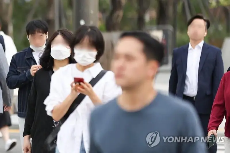 韩今起全面解除户外戴口罩义务