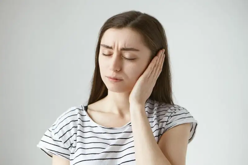 جۇتىنعاندا قۇلاعىڭىز اۋىرسا، ول قانداي اۋرۋلاردىڭ بەلگىسى؟