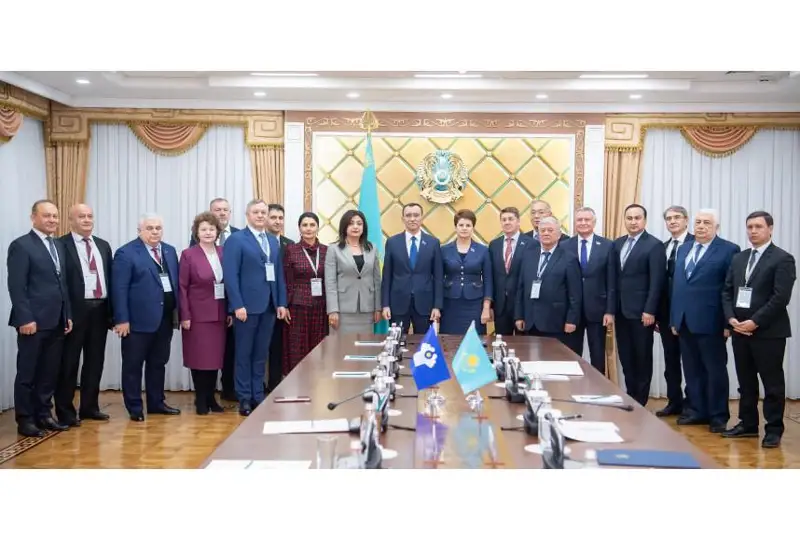 Máýlen Áshimbaev TMD PAA baıqaýshylarymen kezdesti