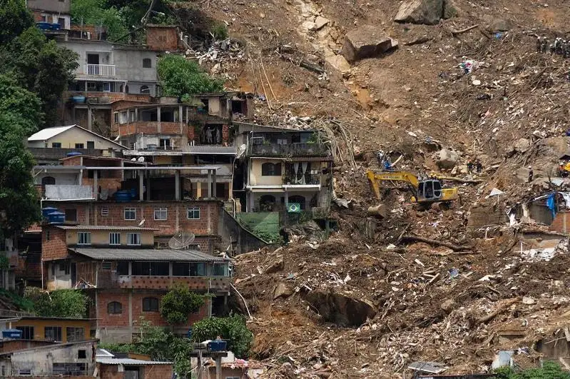 Бразилияда сув тошқини оқибатида 200 дан ортиқ одам ҳалок бўлди