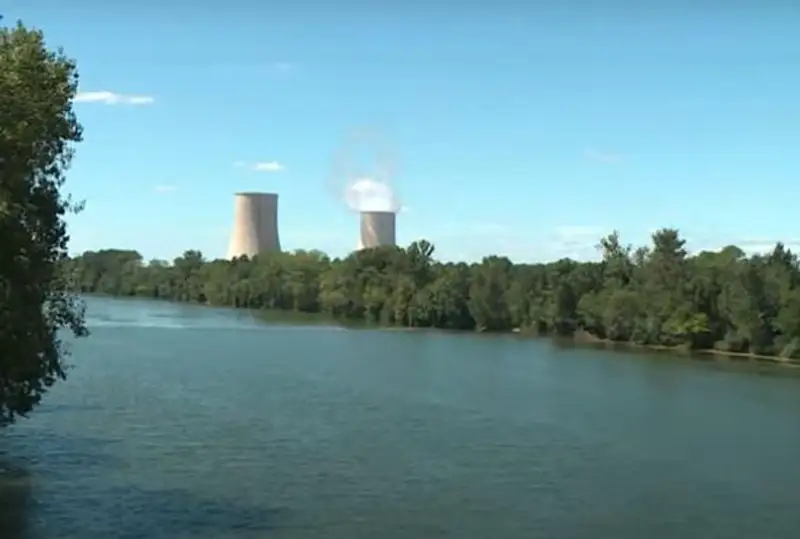 Францияда АЭСларнинг совутилмаган сувини дарёларга оқизишга рухсат берилди
