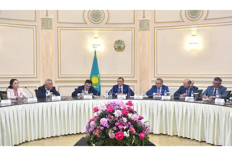 سەنات ءتوراعاسى جاس ساراپشىلارمەن، زيالى قاۋىممەن «جاڭا قازاقستان» باعدارىن تالقىلادى