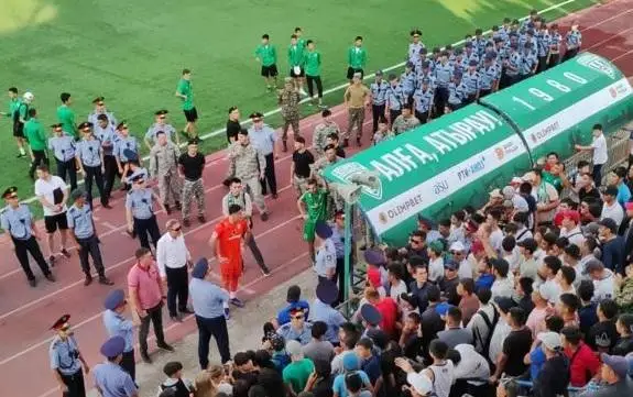 «اتىراۋ» «ورداباسىدان» جەڭىلگەننەن كەيىن جانكۇيەرلەر ستاديوندا شۋ شىعاردى