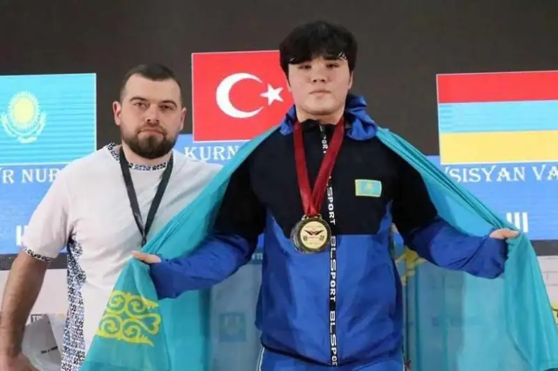 Қозоғистонлик спортчи оғир атлетика бўйича ЖЧ кумуш медали соҳибига айланди