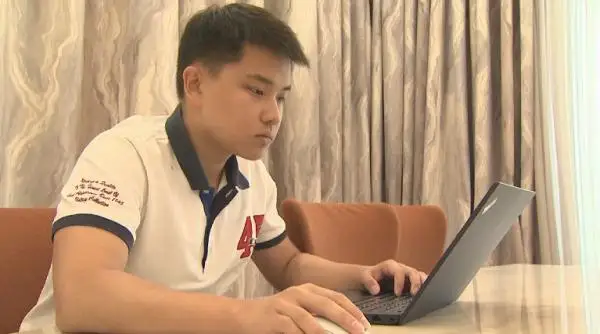 الماتىداعى ر ف م مەكتەبىنىڭ تۇلەگى ا ق ش- تىڭ التى ۋنيۆەرسيتەتىنەن شاقىرتۋ الدى