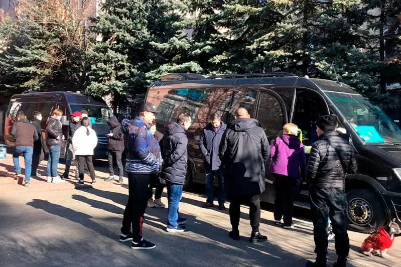 Посольство РК в Киеве организовало выезд 34 казахстанцев до Польши
