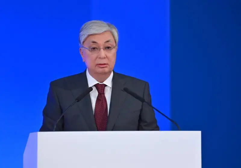 Bilimge arqa súıegen qoǵamda destrýktıvti kózqarastarǵa jol joq - Prezıdent
