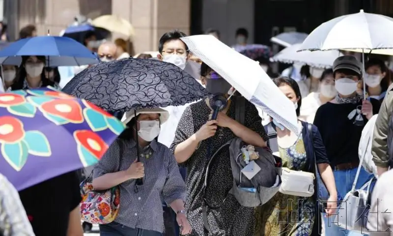日本单月新冠死亡人数首次超过8000人
