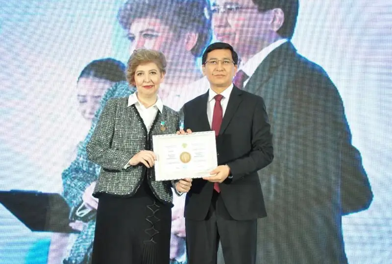 Қозоғистонда 64 нафар ўқитувчи миллионер бўлди