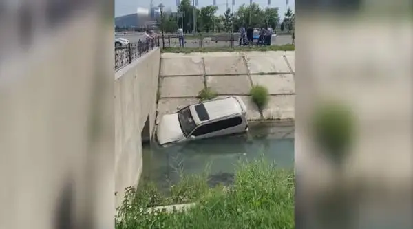 تارازدا مەكتەپ ءبىتىرۋشى تۇلەك كولىكپەن كانالعا ءتۇسىپ كەتتى