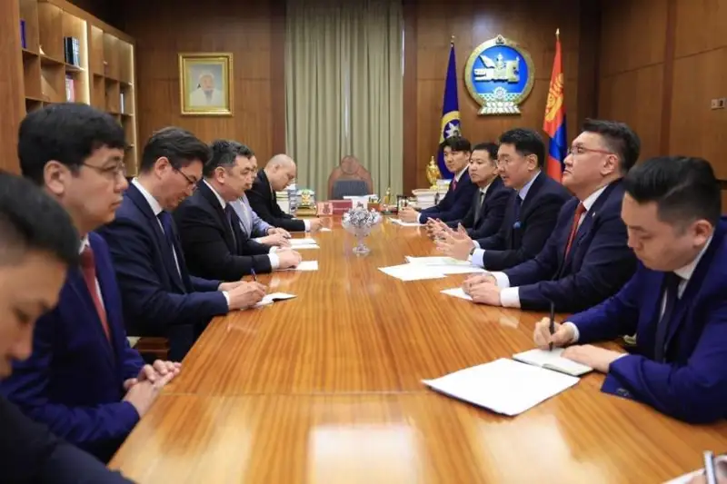 哈萨克斯坦代表团会见蒙古国总统