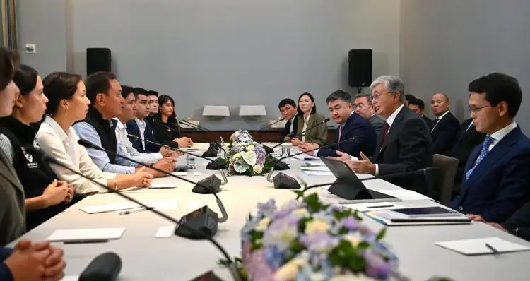 پرەزيدەنت نيۋ-يوركتە الەم كومپانيالارىندا جۇمىس ىستەپ جاتقان قازاقستاندىقتارمەن كەزدەستى